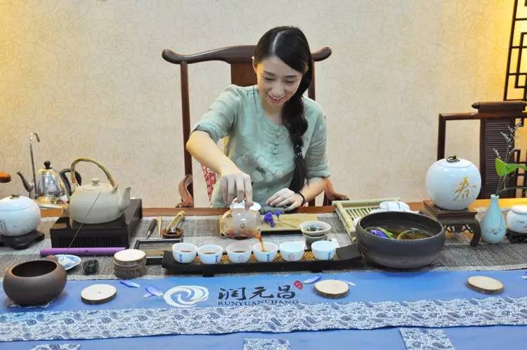 润元昌普洱茶小鱼茶艺-2