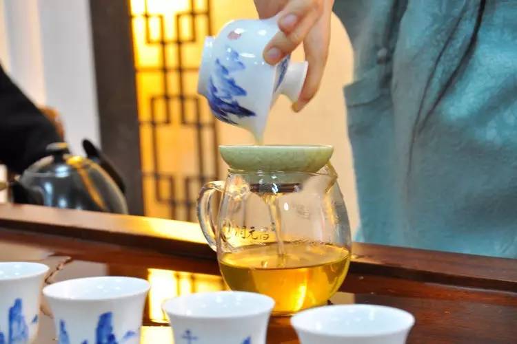 润元昌普洱茶小鱼茶艺-3