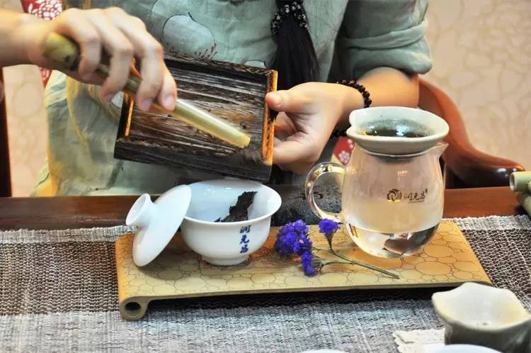 润元昌普洱茶小鱼茶艺-6