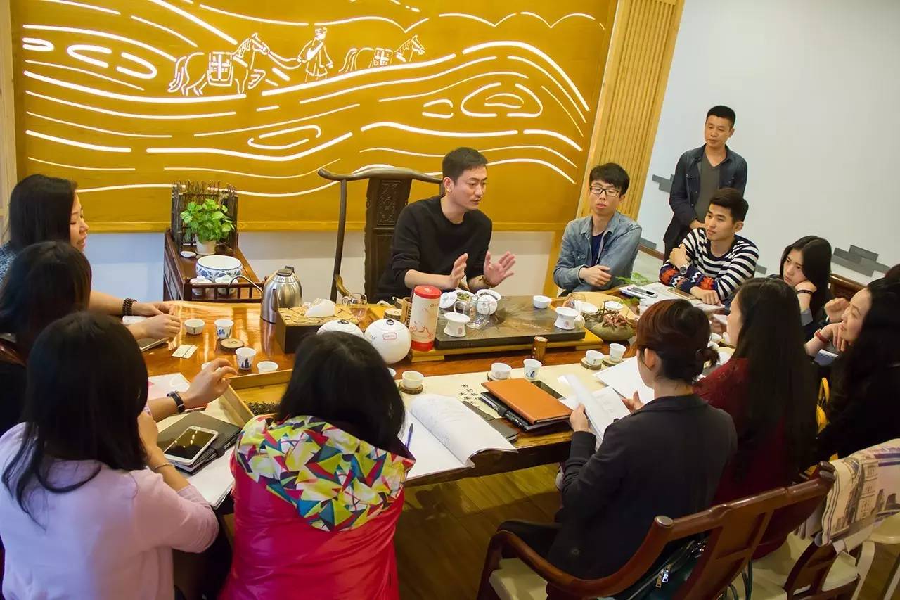 授课老师在讲解产品知识6