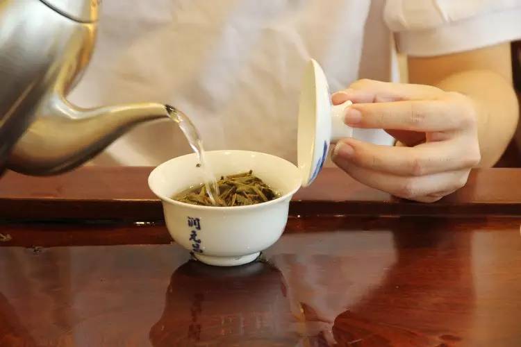 润元昌普洱茶蓝印珍品有态度的普洱茶-6