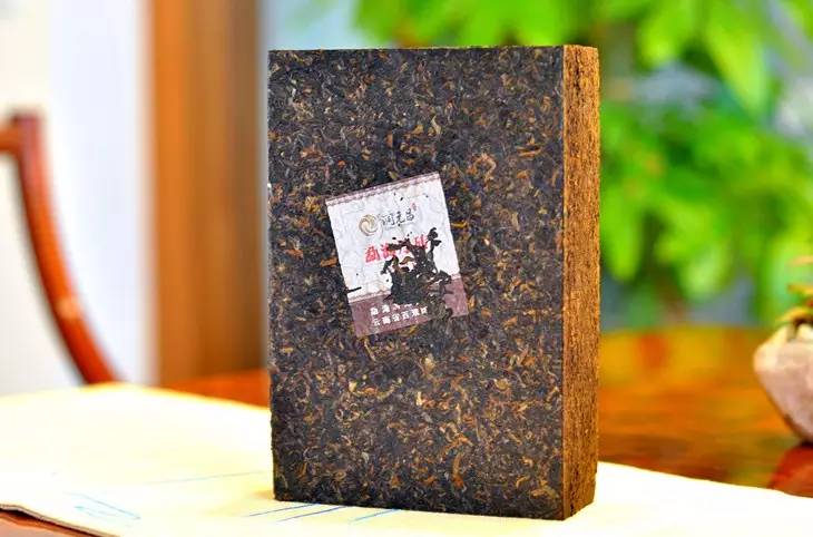 润元昌普洱茶勐海厚砖-3