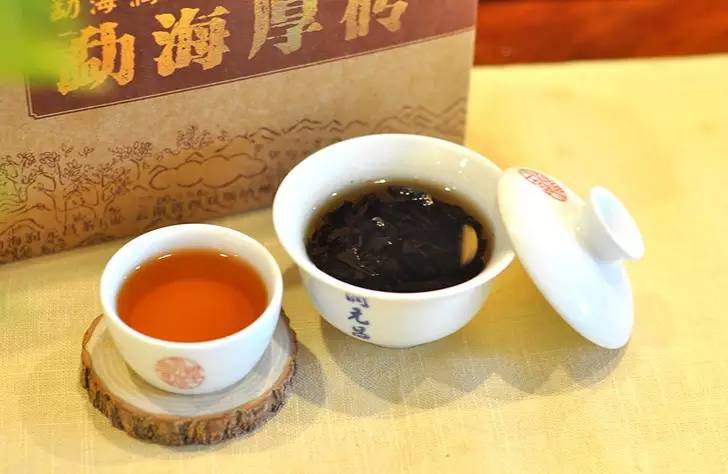 润元昌普洱茶勐海厚砖-6