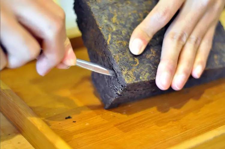 润元昌普洱茶勐海厚砖冲泡-5