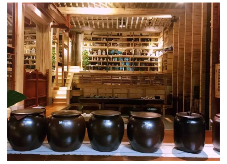 让人豁然开朗的茶行内景