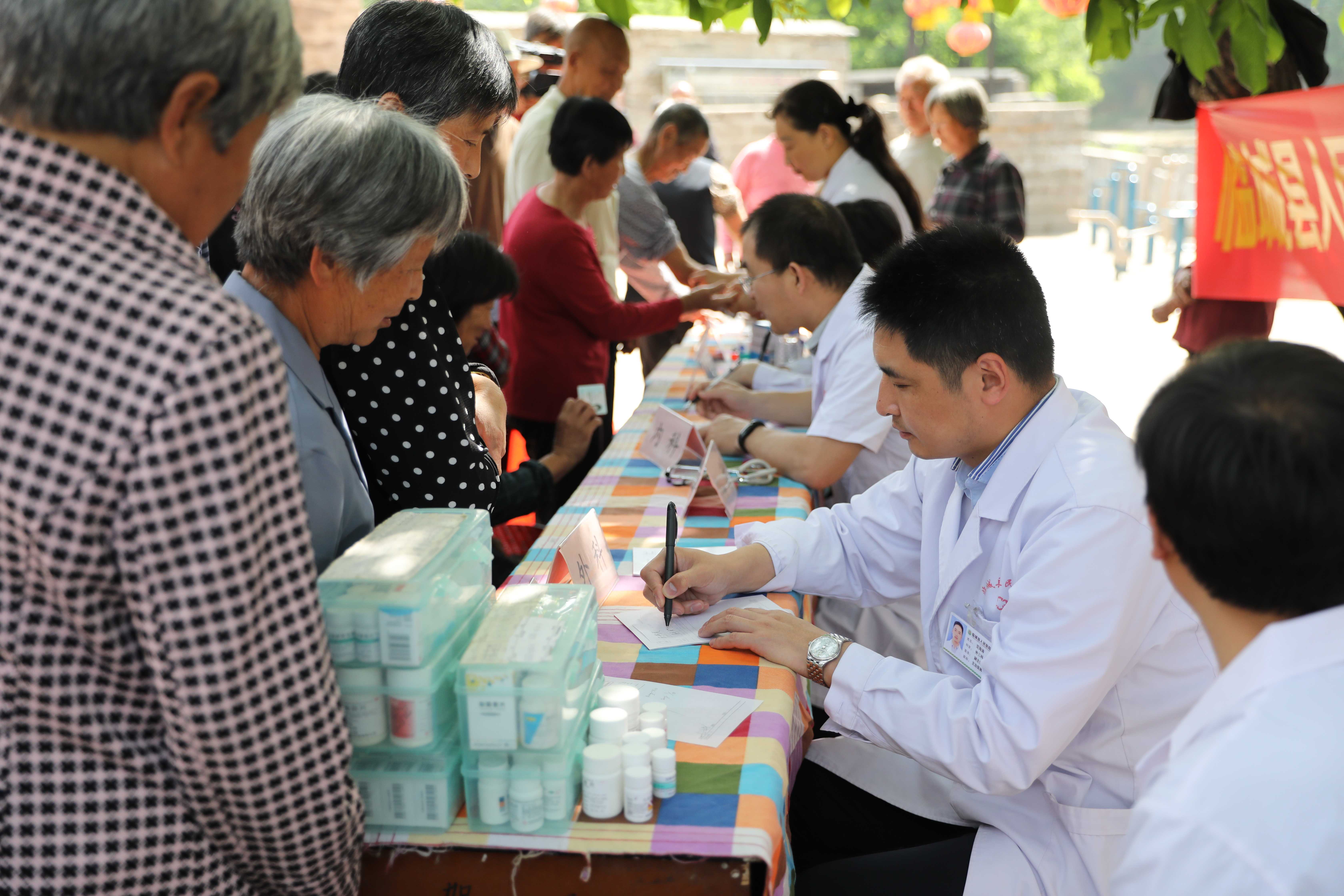 十大感动临城人物事迹医者仁心敬业奉献范海涛