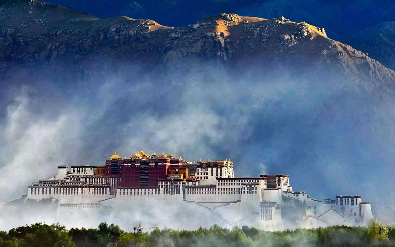 布达拉宫全景图