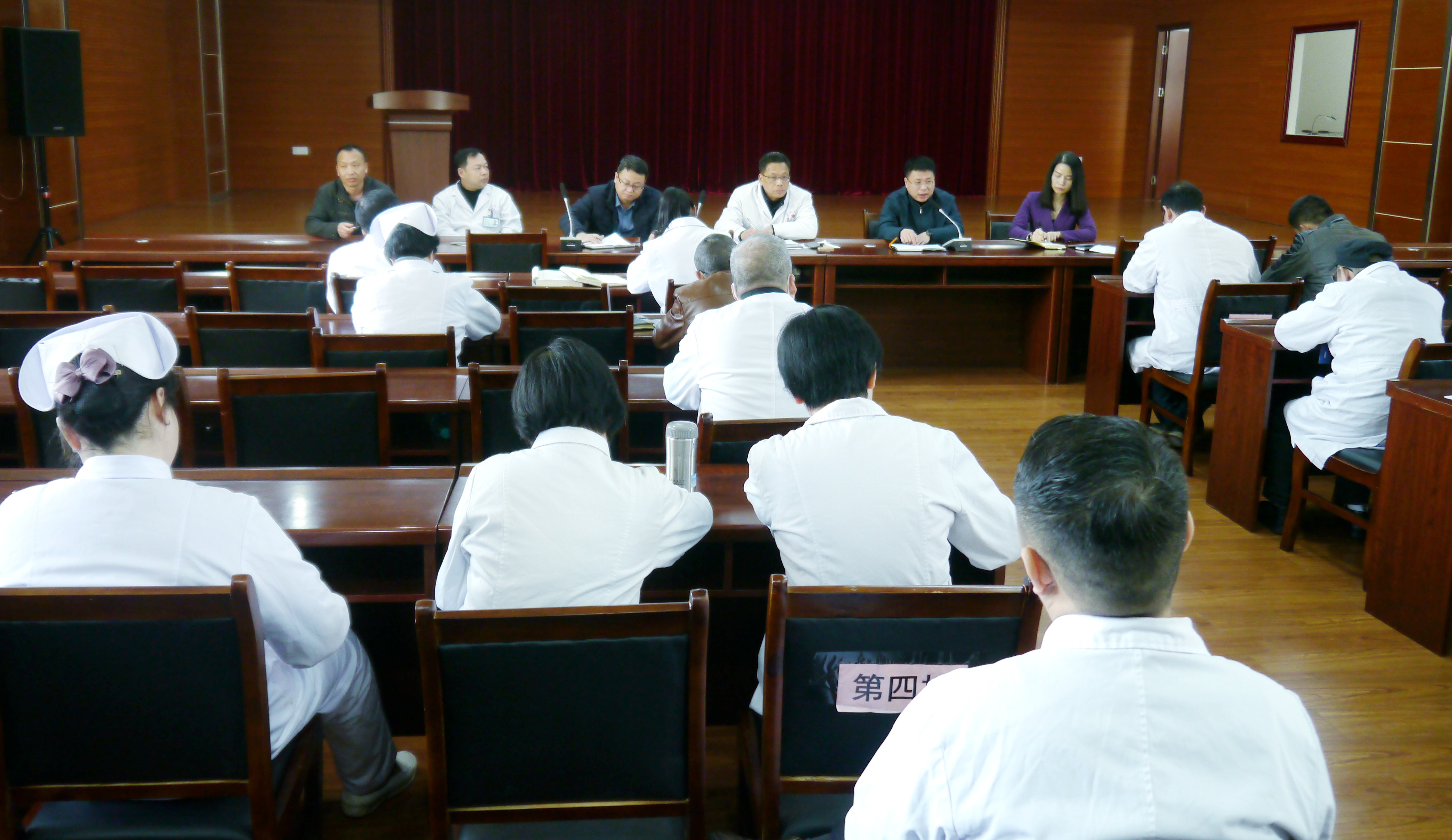 赣州市立医院召开防控新型肺炎疫情紧急会议