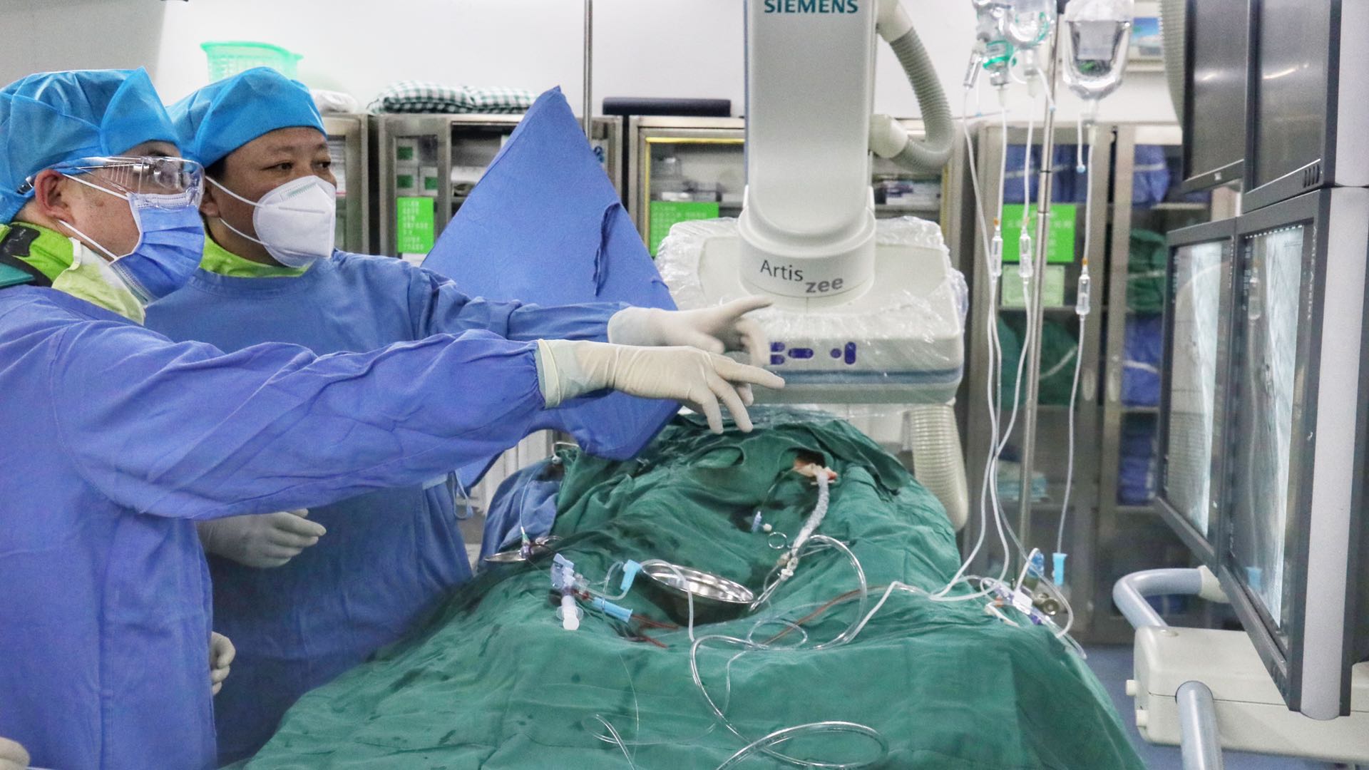 赣州市立医院心内科成功完成一例高危复杂心脏介入手术