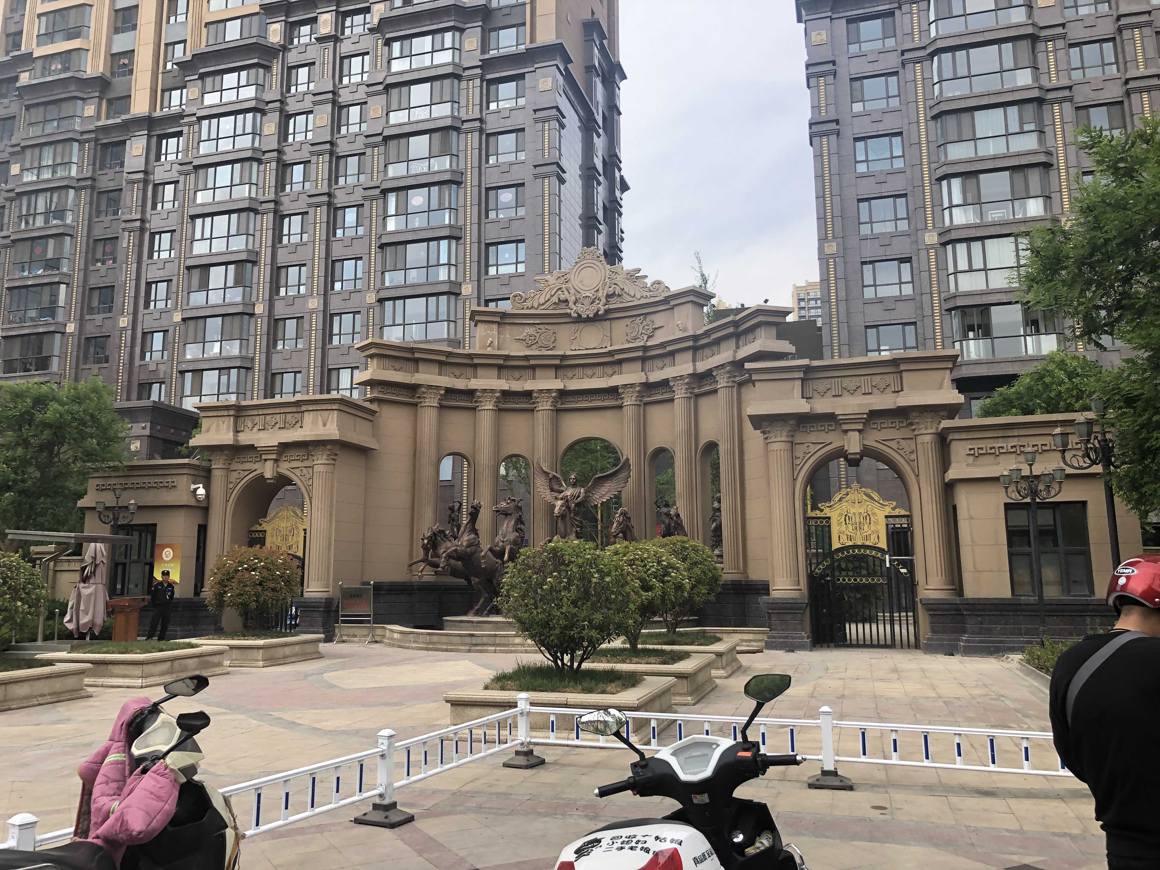 兰州市城关区雁北街道雁滩路4202号“万达公馆”第03单元37层3701室住宅、M-273号车位