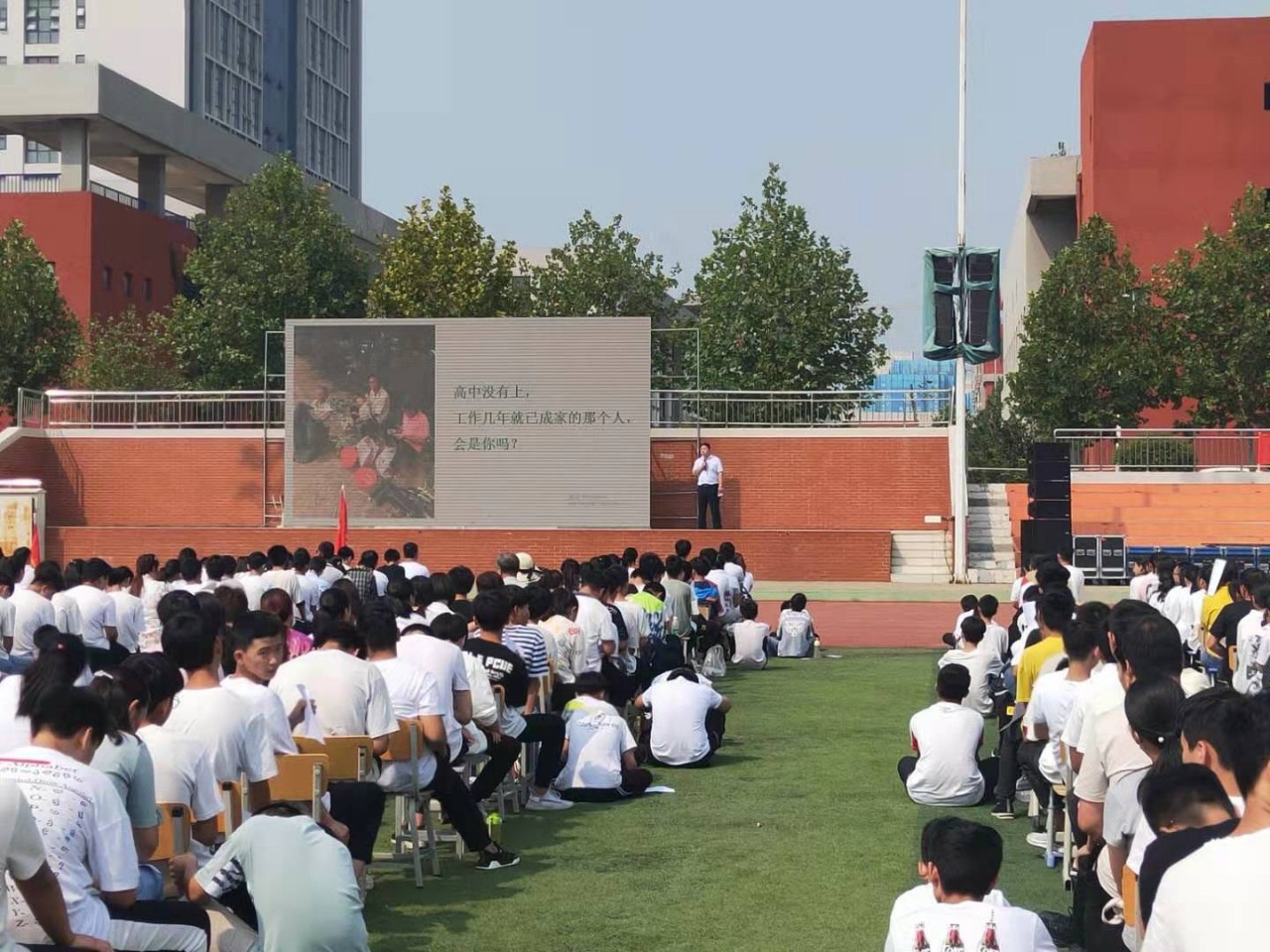 2019年9月4日,应新郑市龙湖镇第一初级中学之邀,姚柯炜专家到校为在校