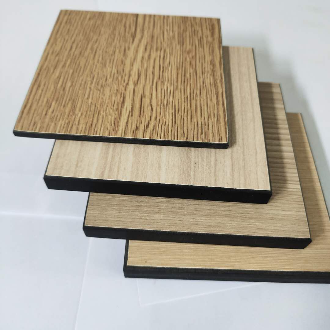 抗倍特铝蜂窝板是一款非常不错的绿色环保板材,铝蜂窝板的制作原理是