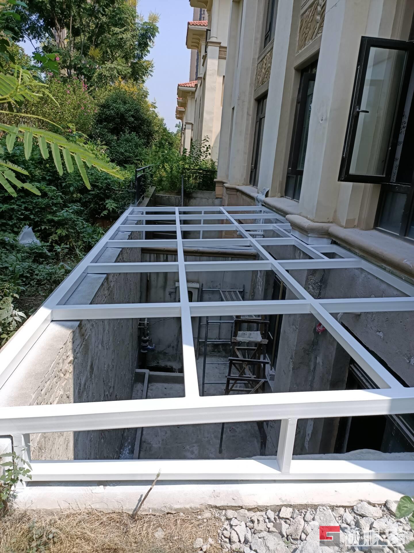 武汉金碧天下阳光房钢结构已完成武汉阳光房