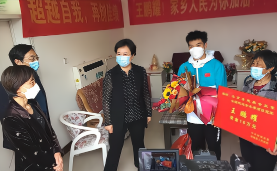 故城县委常委,常务副县长郝欣,政府副县长秦迎春在县残联理事长张殿广
