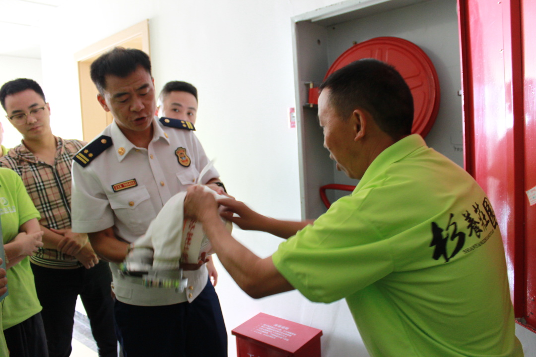 消防大队队长许滨来园区指导消防工作