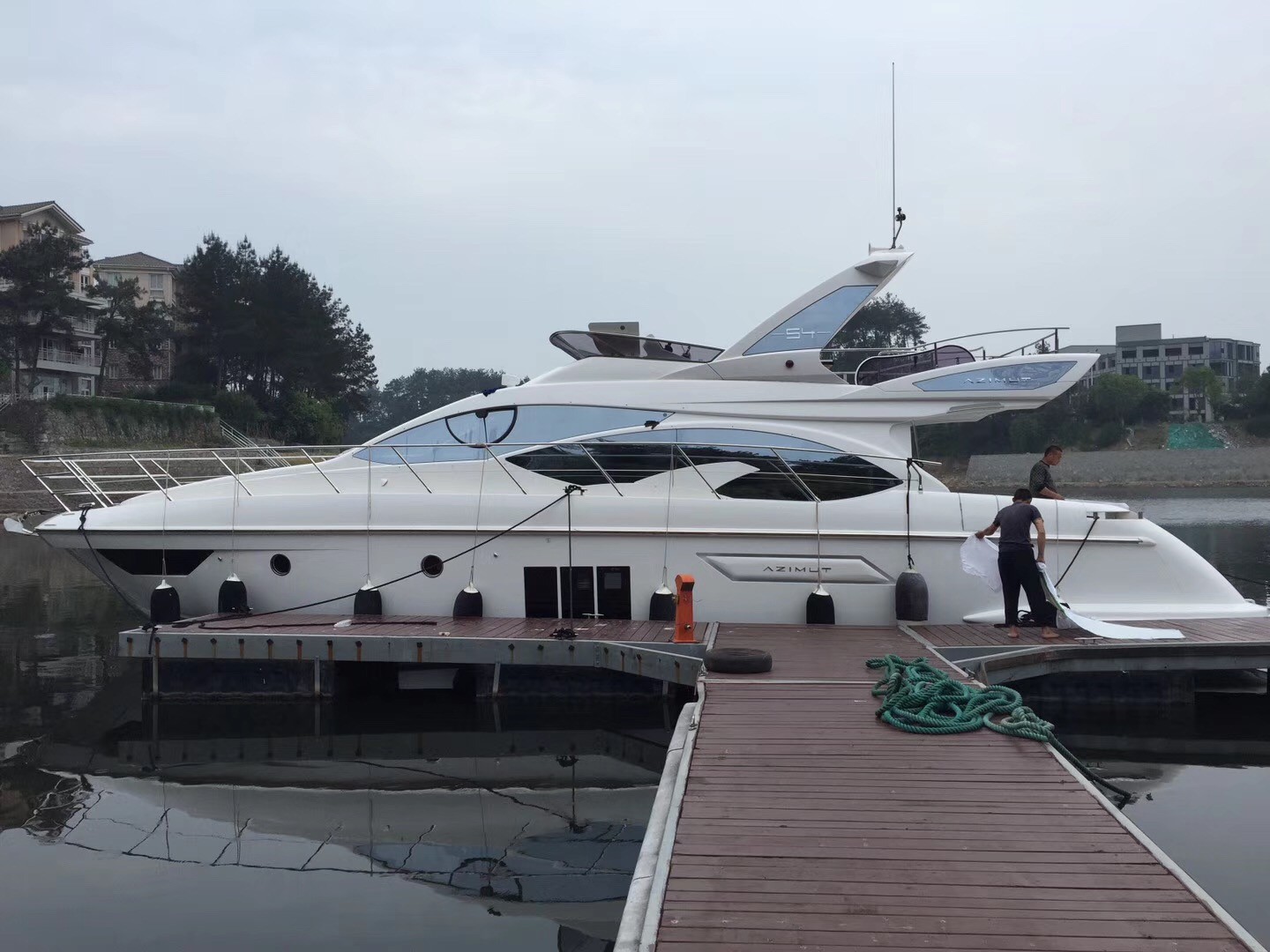 二手阿兹慕azimut 54尺飞桥游艇02