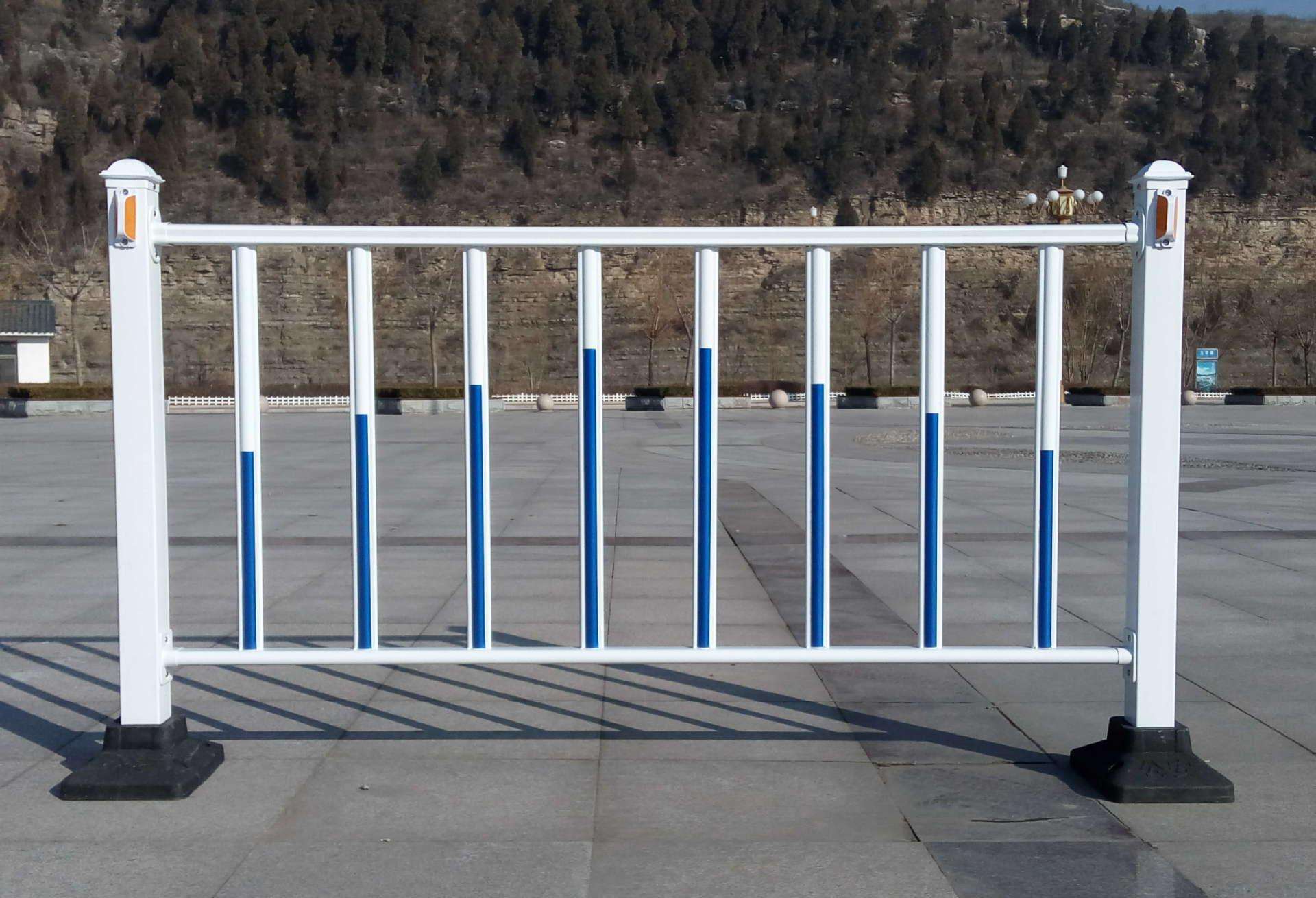 佛山市政白色京式车道隔离防护围栏 U型人行道防护栏杆-阿里巴巴