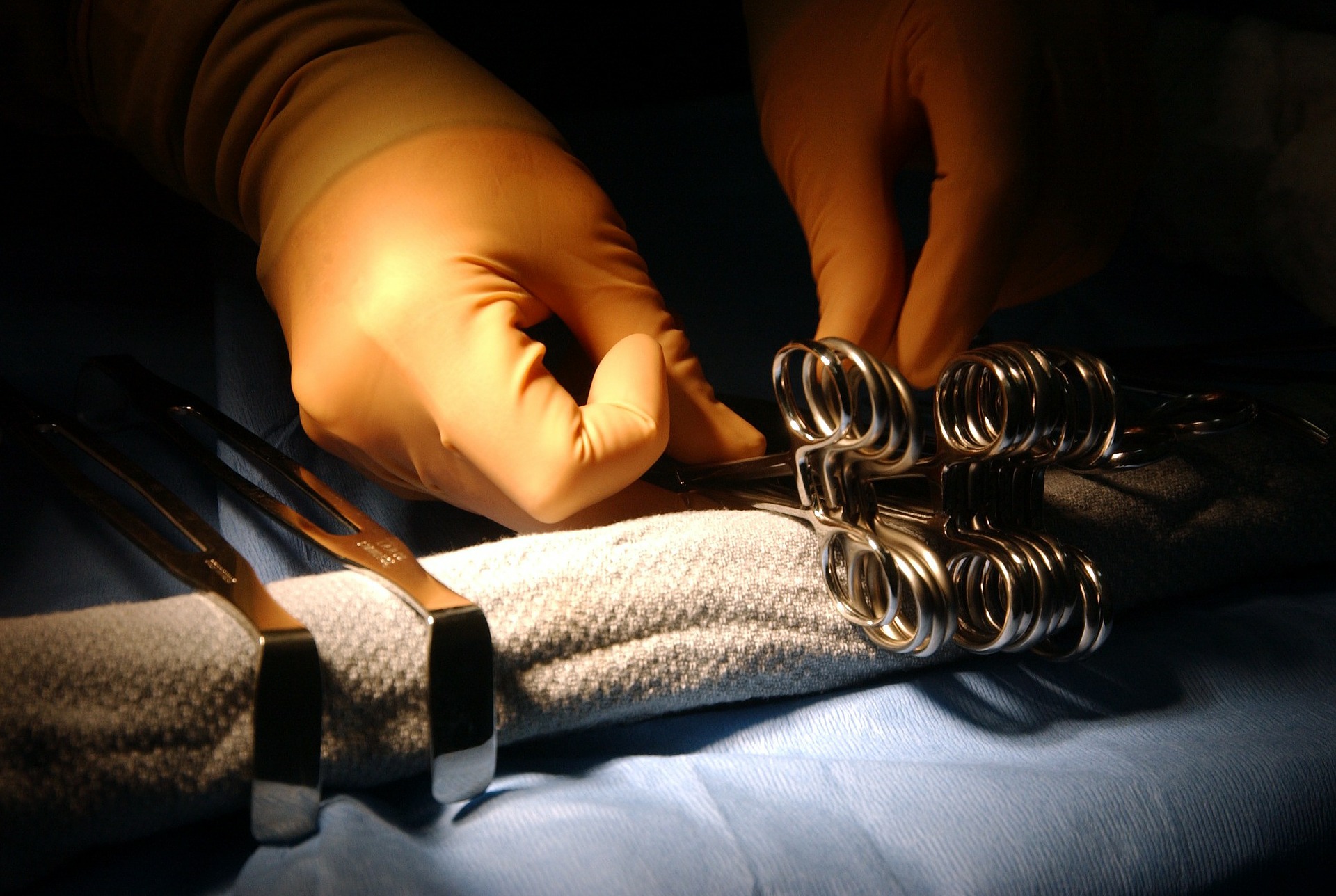 surgical-instruments-81489_1920