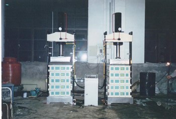   首台压榨式压过滤机研制成功
