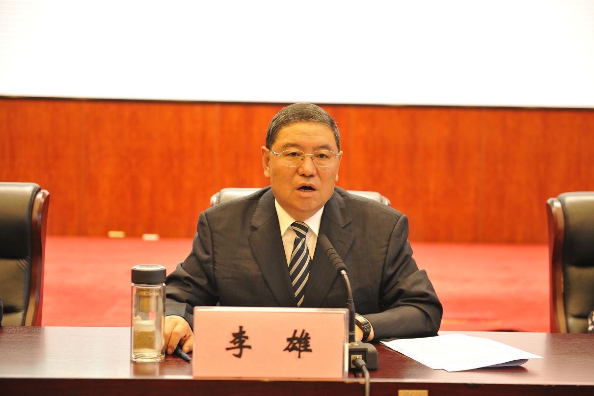 李雄对州人大常委会今年开展的"三问一评"工作和本次专题询问作了总结