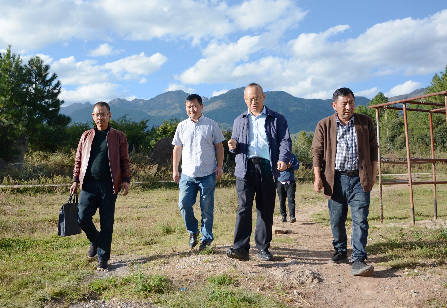 靳汝柏调研羊岑乡巩固拓展脱贫攻坚成果推进乡村振兴工作情况-大理
