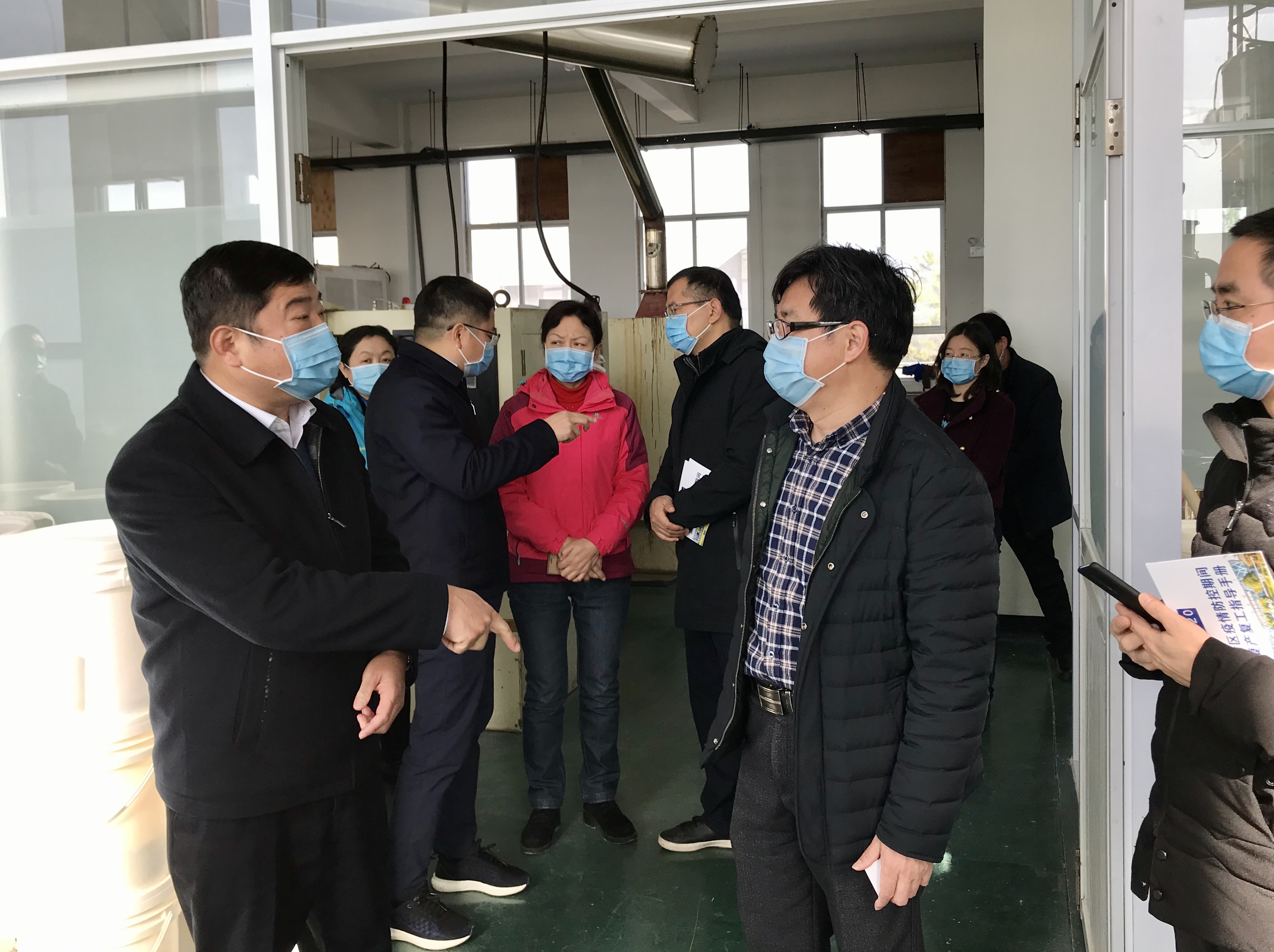 指导员同廖副董交谈