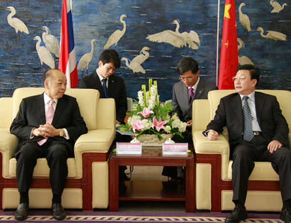 为中国国务院马儒沛副主任与泰国副总理素拉蓬阁下交传