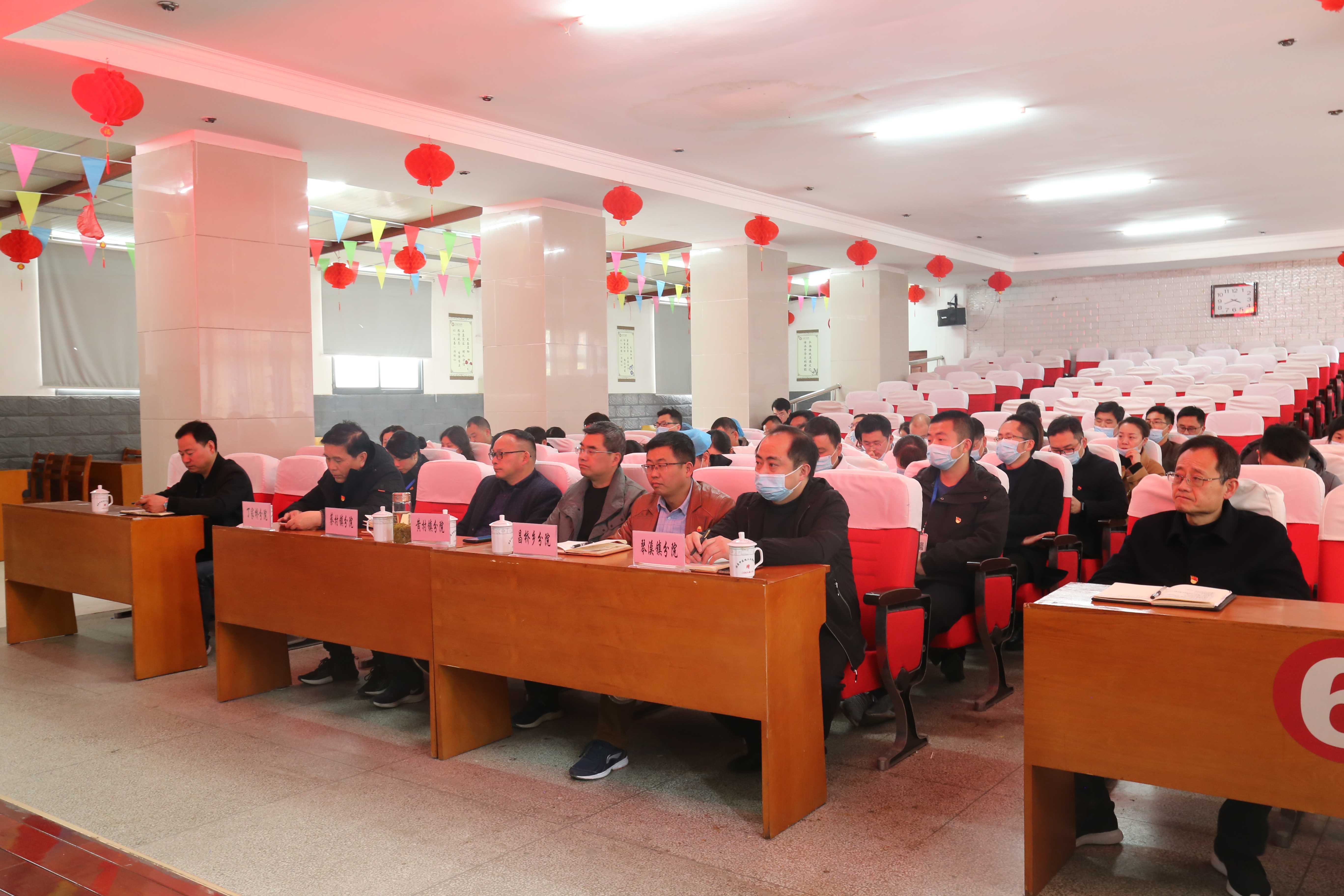 院党委书记,院长项小明在总结讲话中强调,全体党员干部应当怀着崇仰之