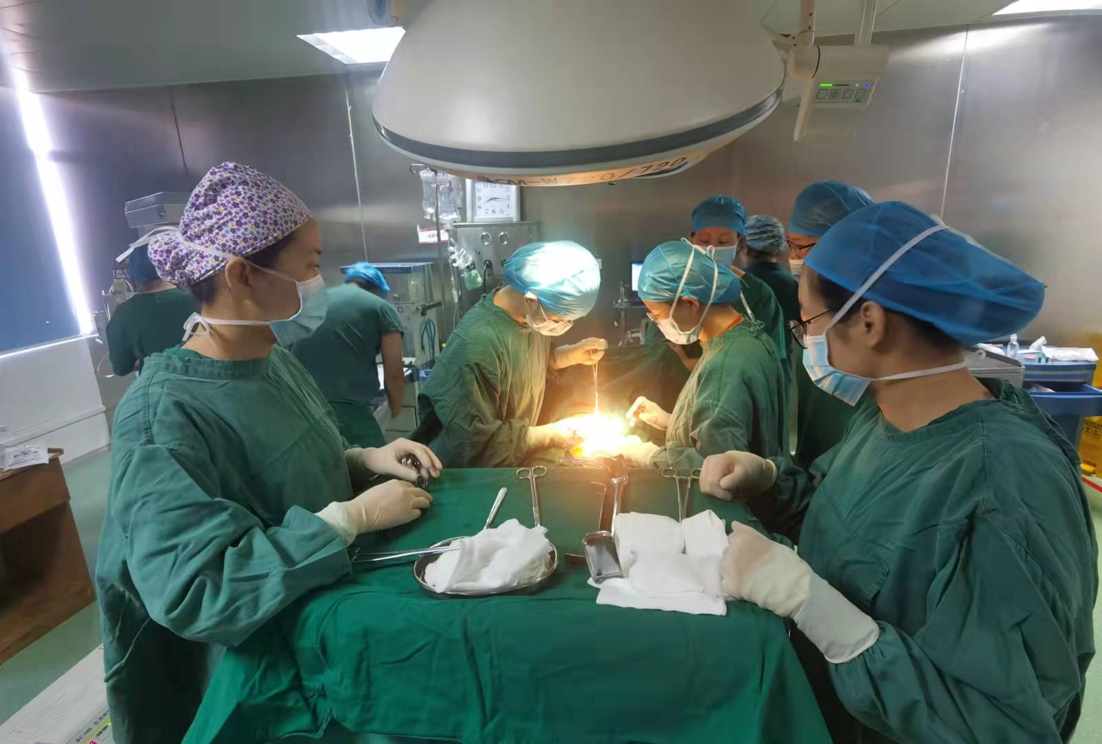 产科开展医院首例复杂性双胎超声引导下射频消融选择性减胎手术