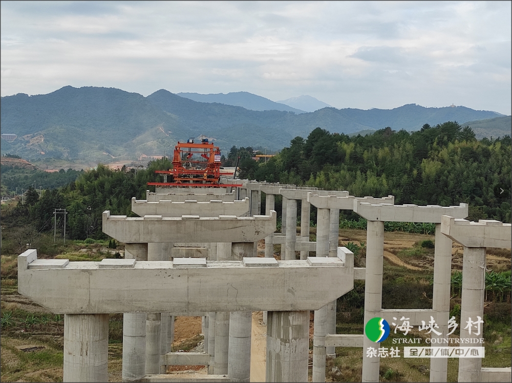 龙岩永定:靖永高速高头隧道左线顺利贯通