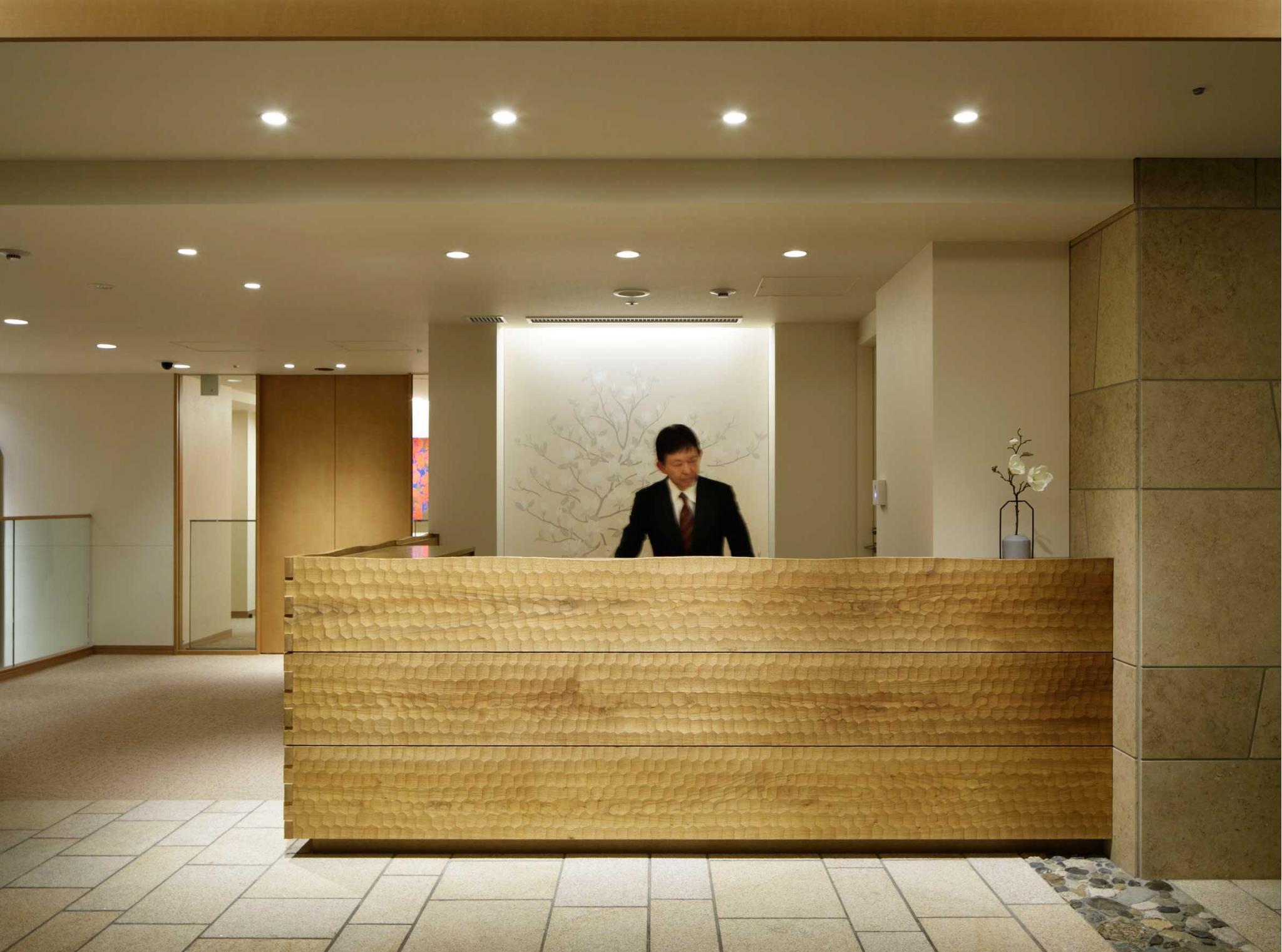 Azabu-Gardens-West-Front-Desk-Tokyo-Condo-Japan