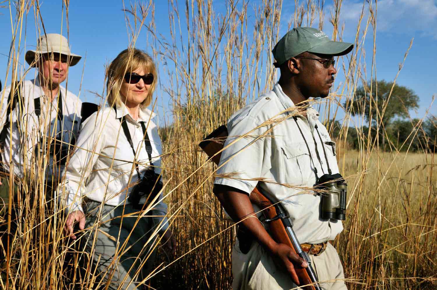 三角洲-Footsteps-across-the-Delta-Okavango-Botswana-Walking-Safari