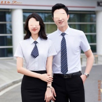 白色衬衫配领带图片t