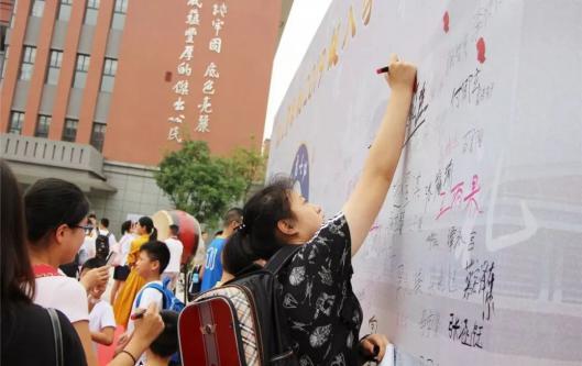 https://mmbiz.qpic.cn/mmbiz_jpg/jM38ibMjEJxC9ecvMwaPibUC1GaBGOYLBAsyg3bVF4UWJp66TK9icITskwYcqRcJeq2hl6OZxQNG7yZFVicHyVIK2w/640?wx_fmt=jpeg
