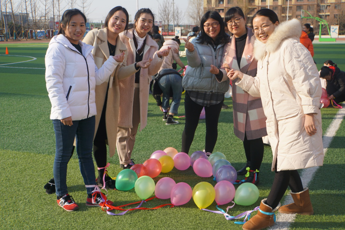 开德中学举办庆三八趣味活动