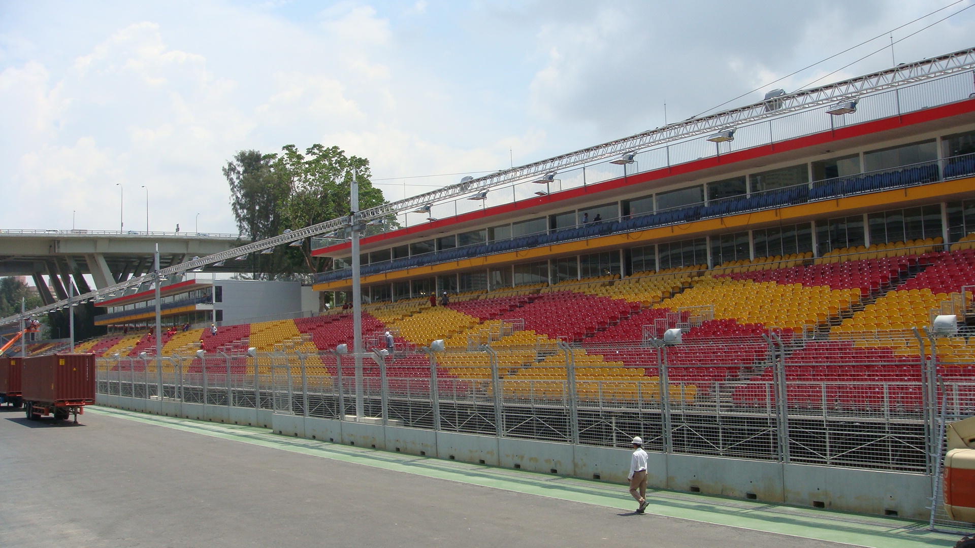新加坡F1赛场安易金属活动看台系统
