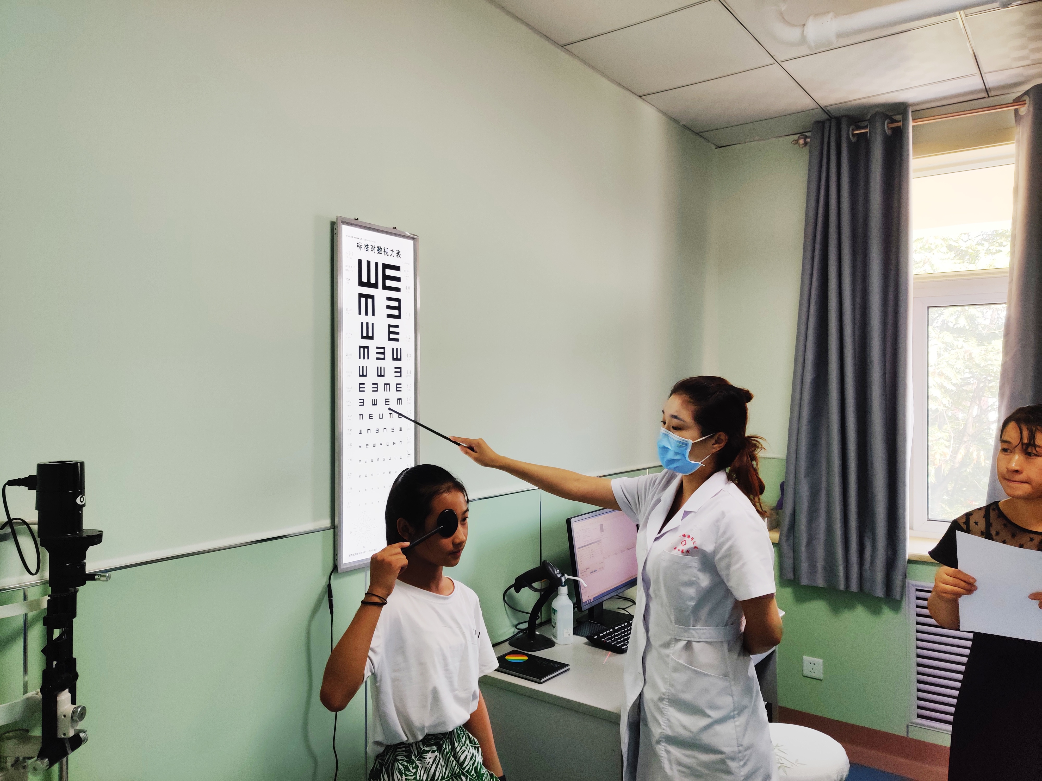 凌晨通告！爱尔眼科发布“艾芬女士诊疗过程”核查报告：右眼视网膜脱离与本次白内障手术无直接关联…… | 每经网