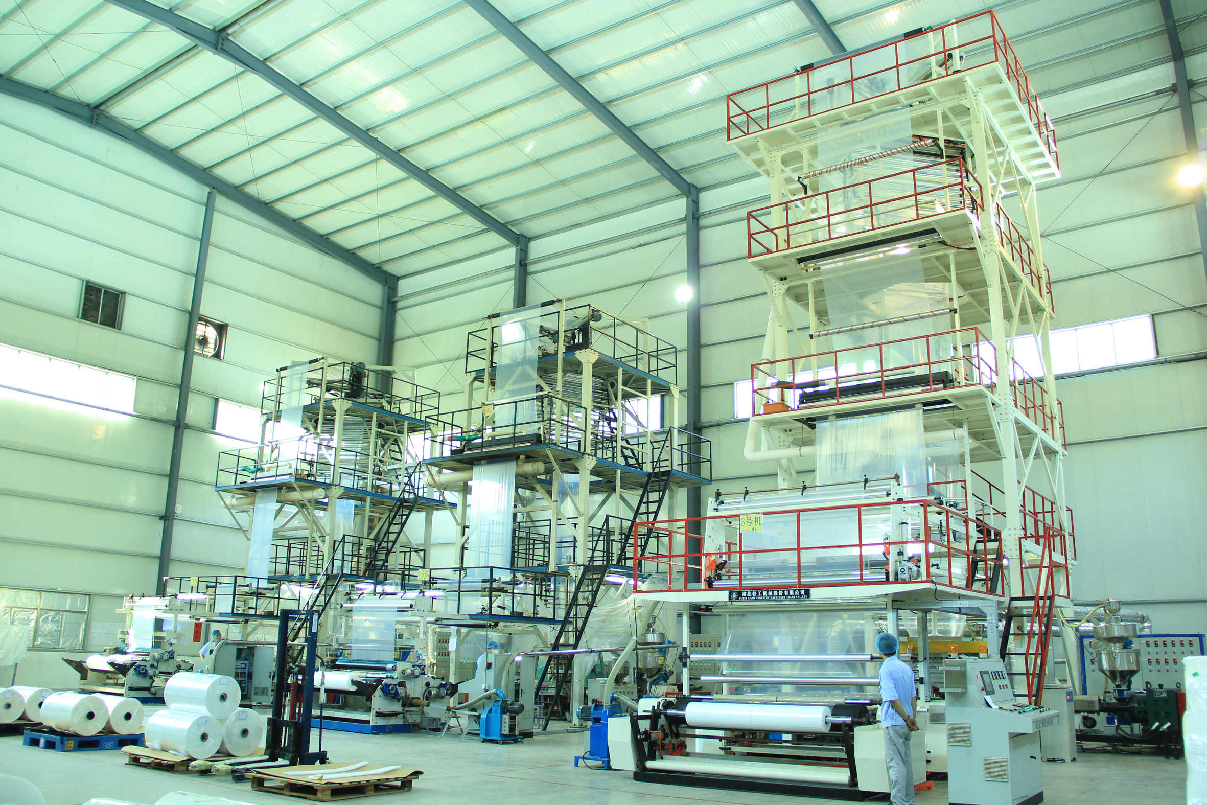 共挤膜生产线Co-extrudedfilmproductionline