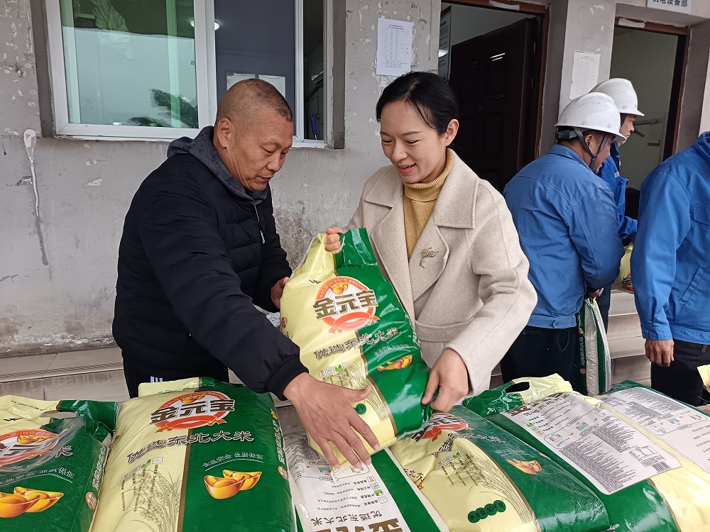 县委常委、总工会主席尚进带队 开展春节前“送温暖”集中走访慰问调研