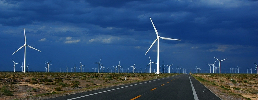 风力发电智能监测系统可监测塔基、塔身、叶片结构应力变形、风机转动系统振动、温度、电力系统设备状态。