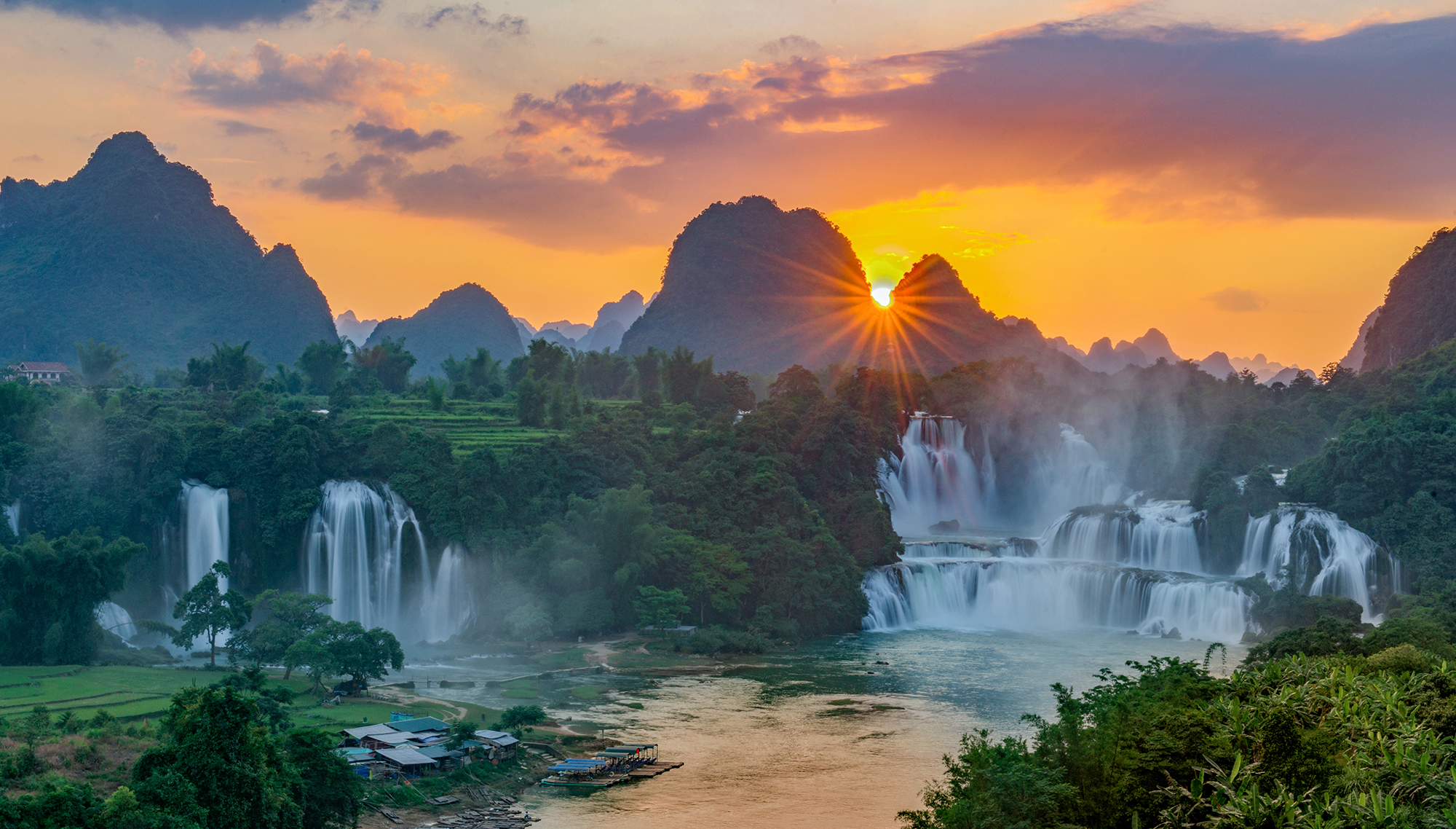 德天瀑布之旅 | 隐藏在中越边境的绝美瀑布，游走在山水秘境，感受诗意田园般的旅行