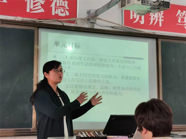 学校名师展风采 示范备课推课改