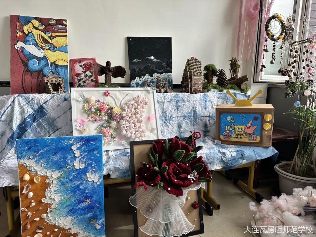 “匠心筑梦，艺彩青春”22级学生手工课作品展
