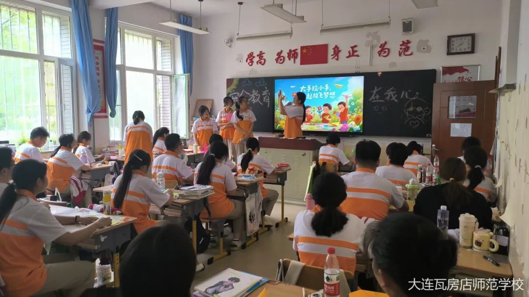 “大手拉小手，一起放飞梦想”创意手工活动