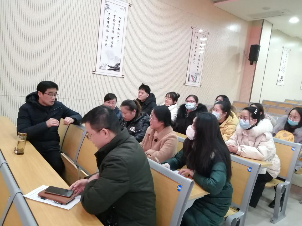 淮河中学隆重召开第二届教职工代表大会第一次会议