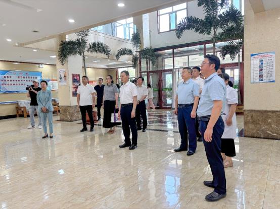 北京明伦公益基金会向民政部副部长介绍项目开展情况