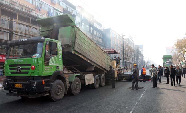 清徐美锦大街主车道沥青摊铺圆满完成