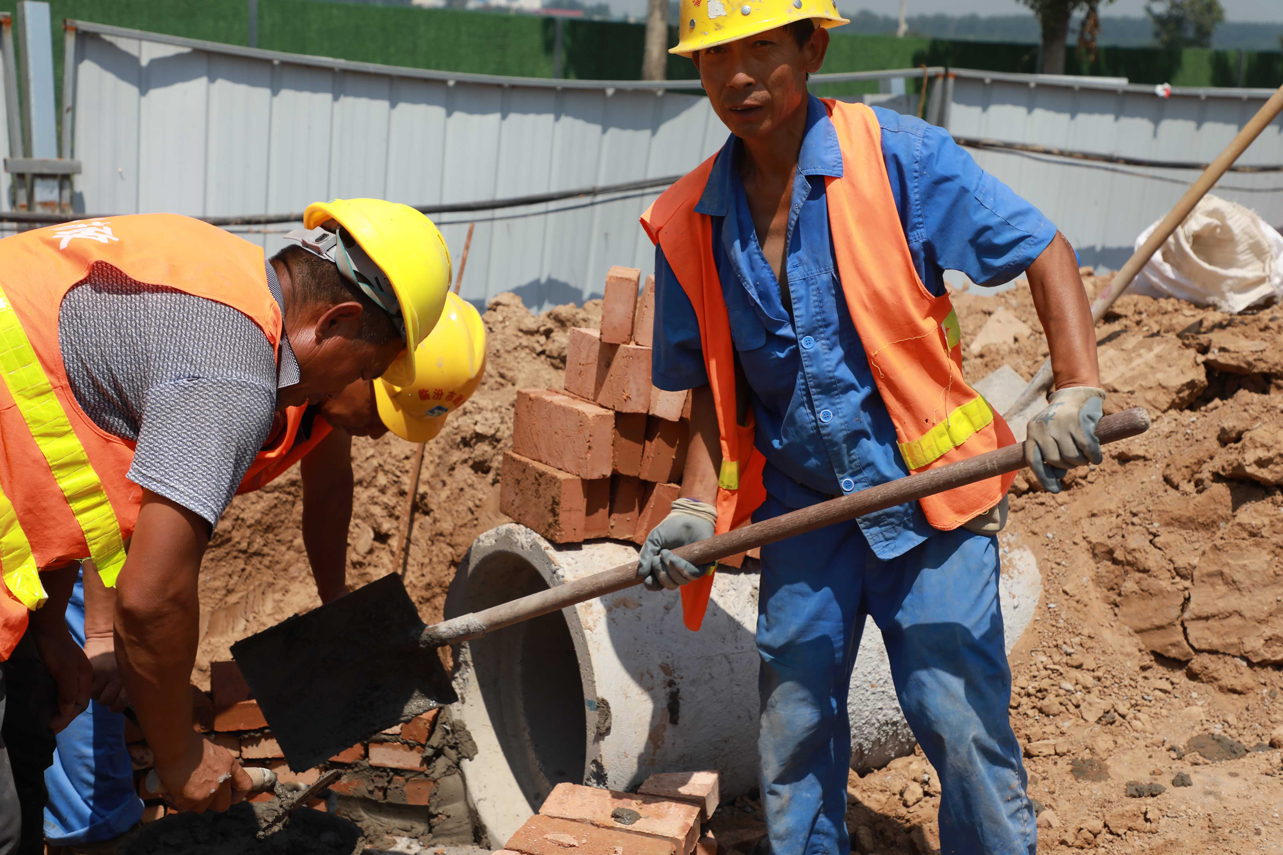 战高温 赶工期 抢进度|集团第七项目部施工建设势头不减