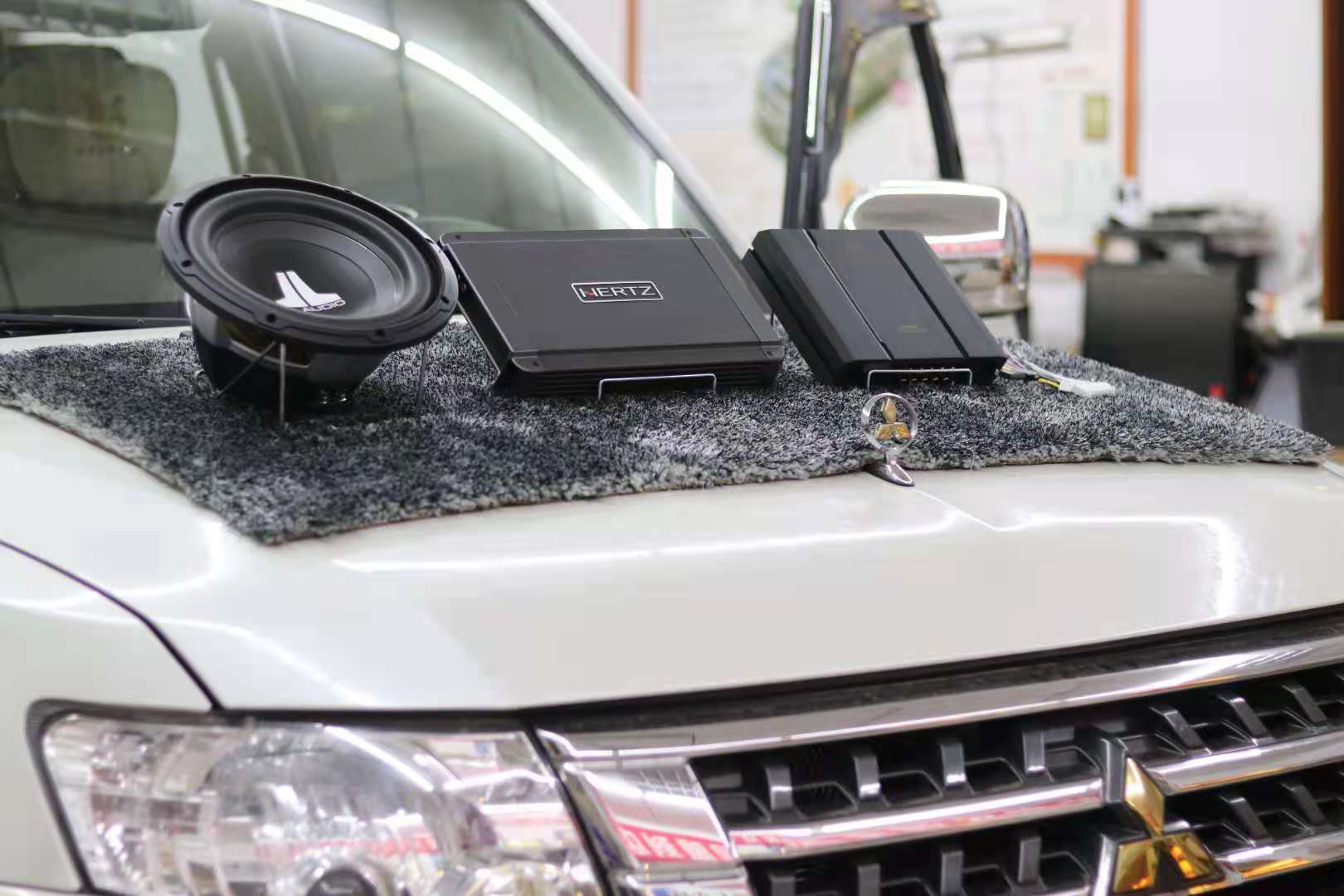 哈尔滨小蒋汽车音响改装三菱帕杰罗v97-哈尔滨汽车音响改装店官网