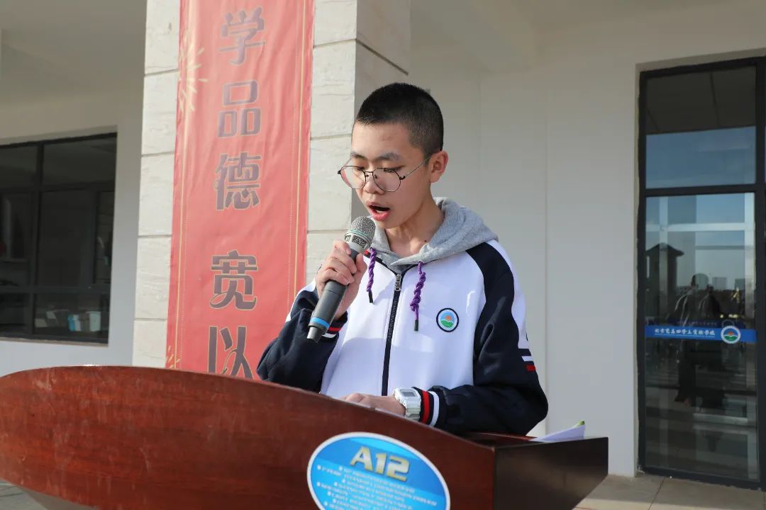 学生代表张铎耀和大家分享他的地理,生物学习经验,他